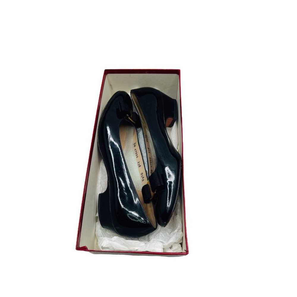 Salvatore Ferragamo Lillaz New Bone Calf Patent Leather Pumps Gold Logo 9.5AA - Picture 8 of 12
